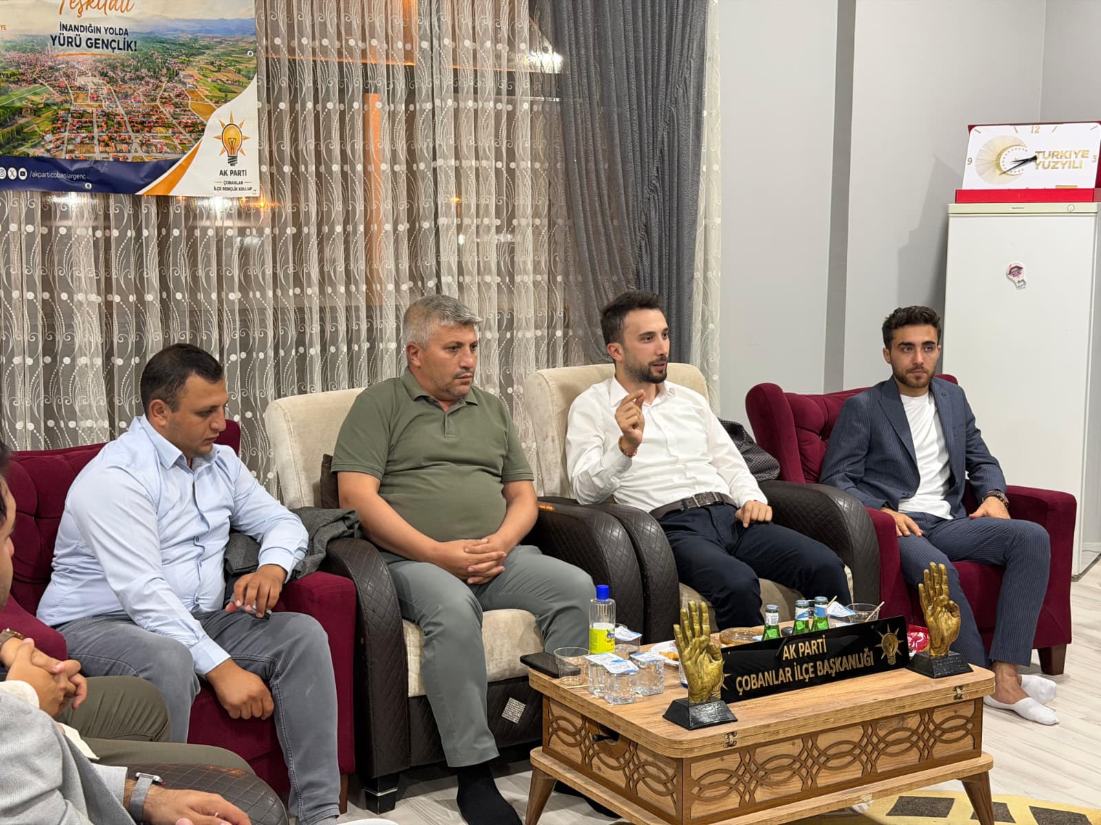 “Gençler varsa, gelecek var”