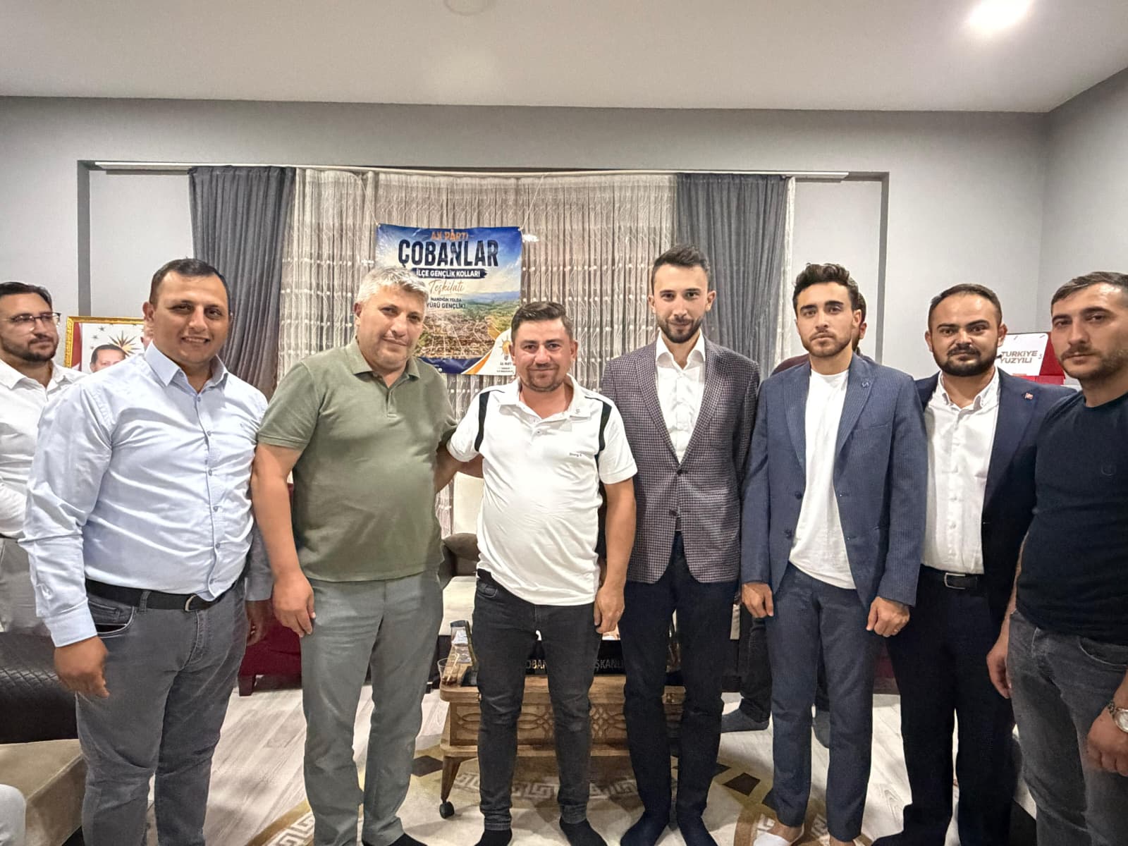“Gençler varsa, gelecek var”