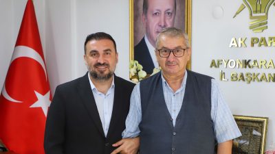 İl Başkanı Dr. Özgür Kavak, şehit babası Lokman Çubuk ile