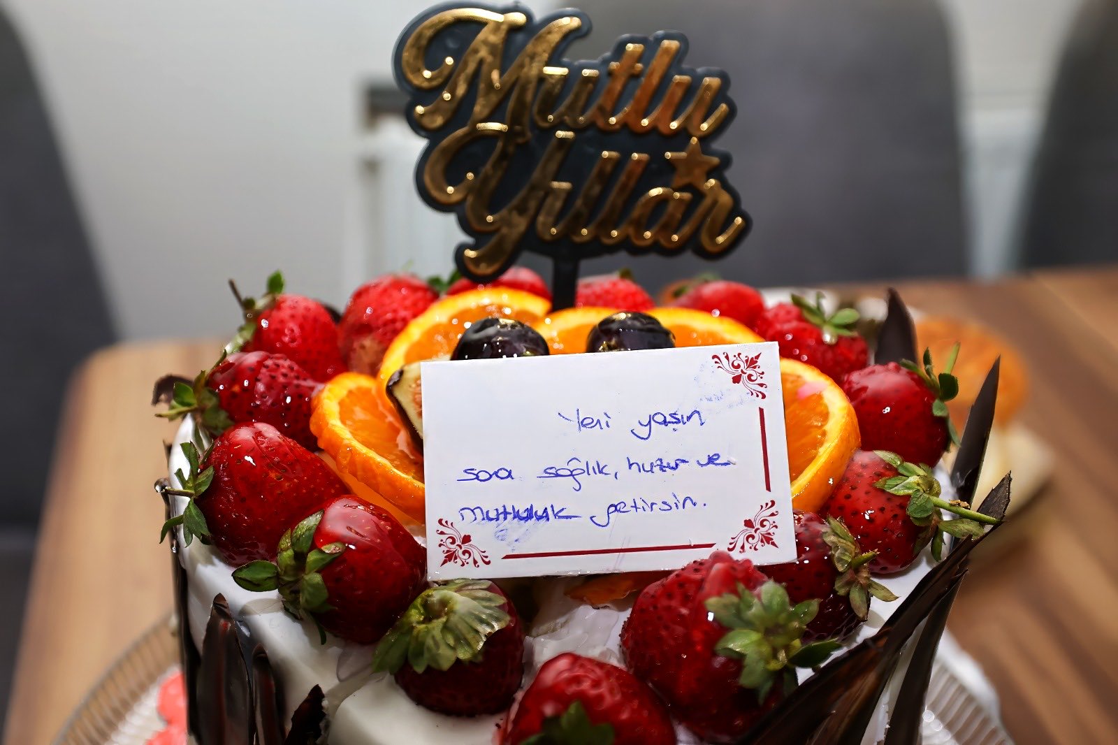 Vali Aktaş, Çocuk Evlerinde doğum günü sevincine ortak oldu 3 Vali Aktaş, Çocuk Evlerinde doğum günü sevincine ortak oldu