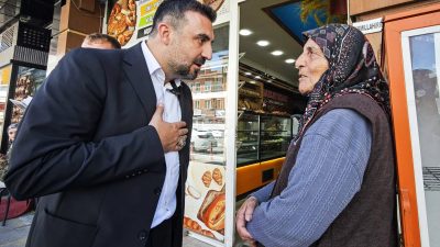İl Başkanı Dr. Özgür Kavak, saha ziyaretleri kapsamında Tuzpazarı Caddesi’ndeki