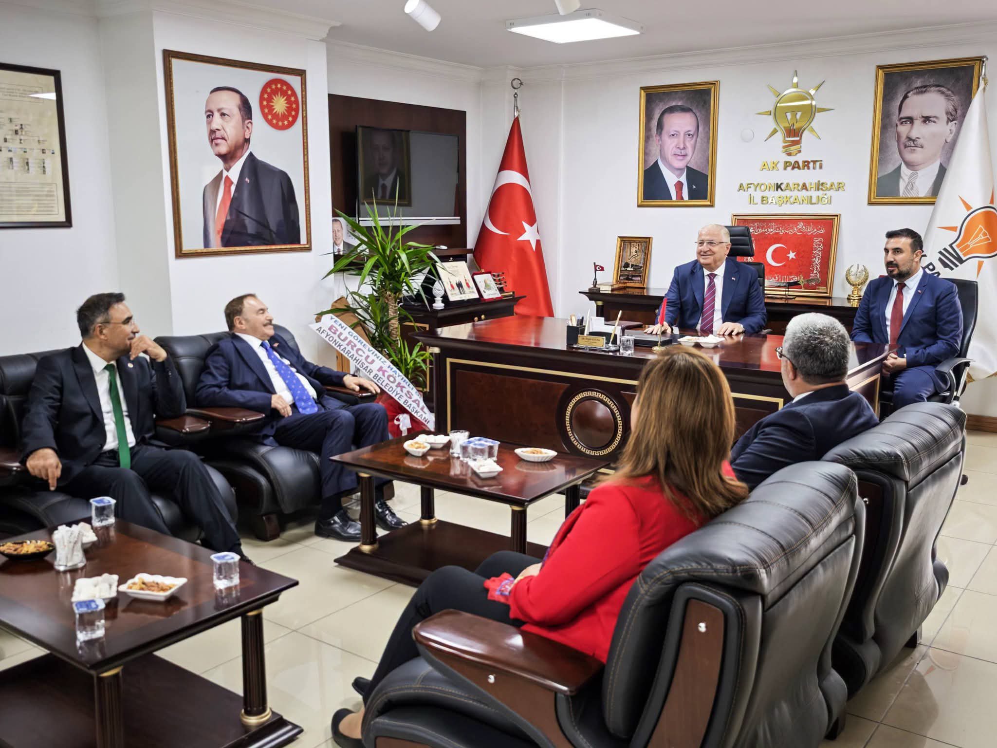 Milli Savunma Bakanı Yaşar Güler’den AK Parti Afyonkarahisar İl Başkanlığına ziyaret 2 Milli Savunma Bakanı Yaşar Güler’den AK Parti Afyonkarahisar İl Başkanlığına ziyaret