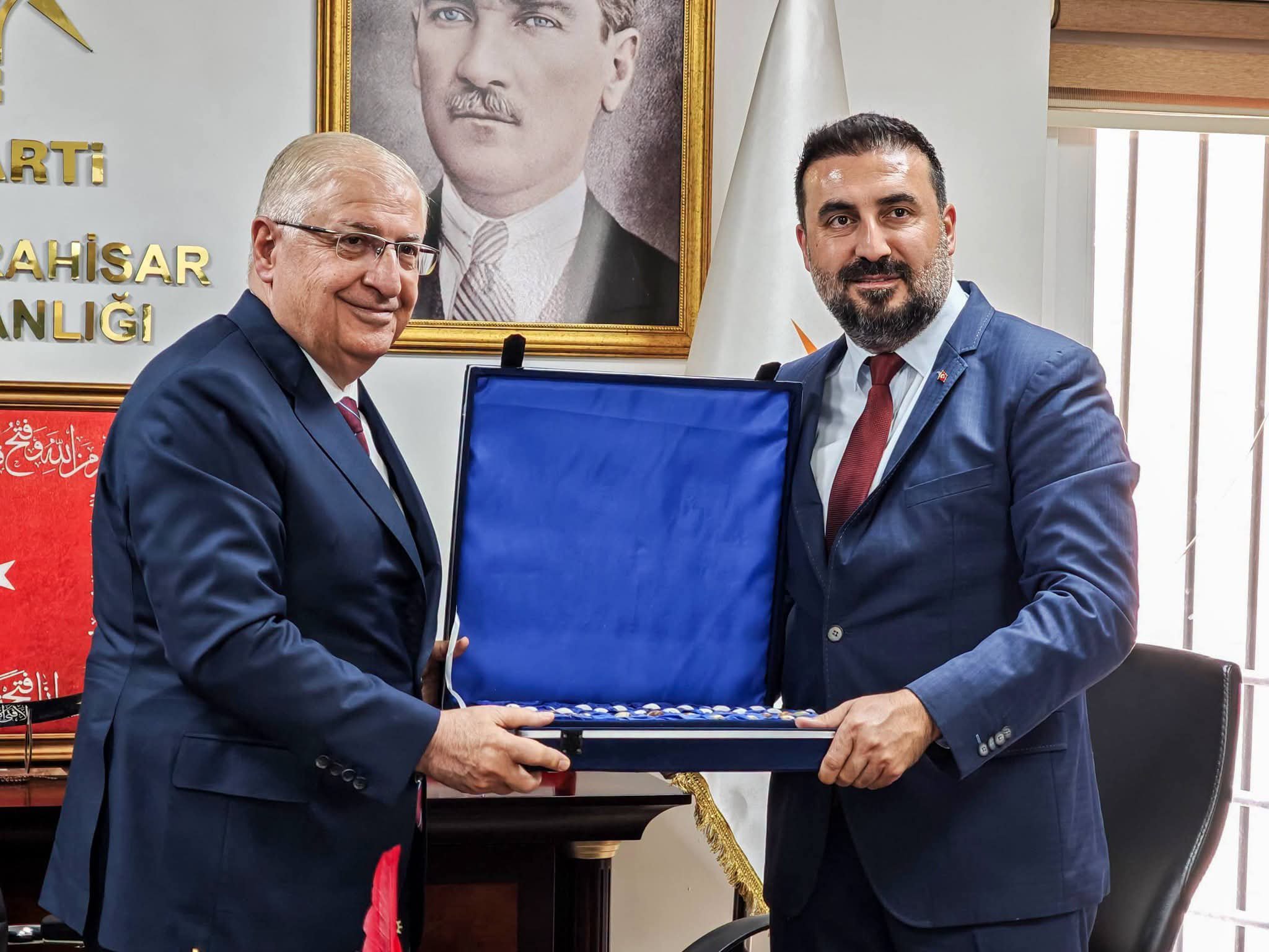Milli Savunma Bakanı Yaşar Güler’den AK Parti Afyonkarahisar İl Başkanlığına ziyaret 3 Milli Savunma Bakanı Yaşar Güler’den AK Parti Afyonkarahisar İl Başkanlığına ziyaret