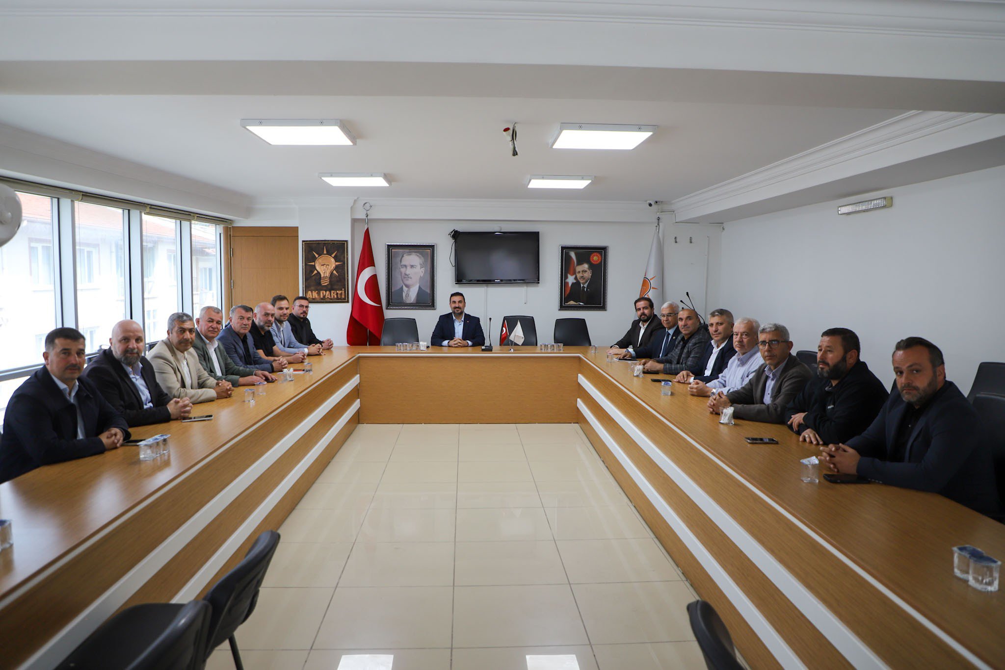 AK Parti Afyonkarahisar İl Başkanı Dr. Özgür Kavak başkanlığında ilçe