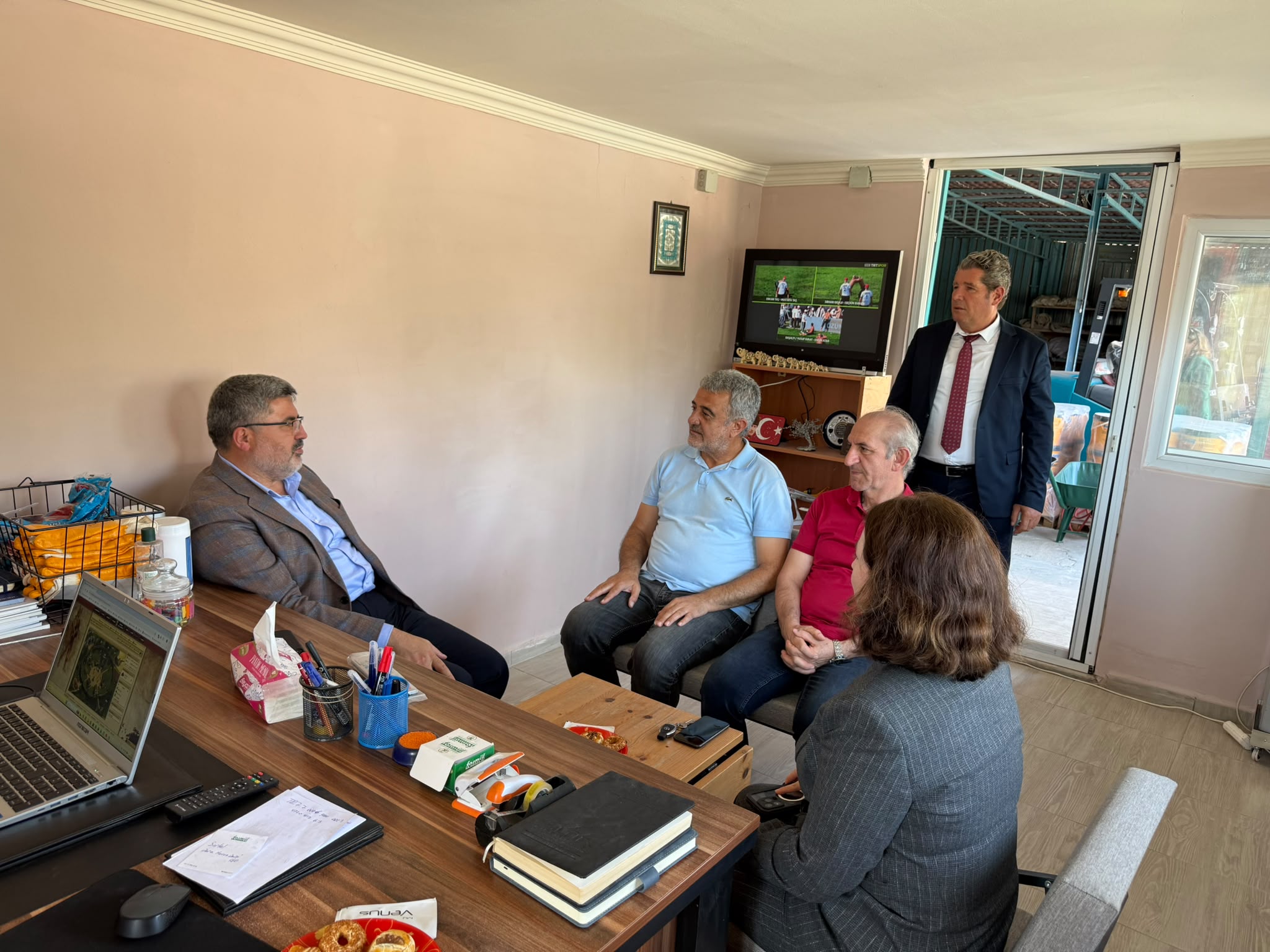 Ali Özkaya, İzmir Foça’da esnaf ve vatandaşlarla buluştu 1 Ali Özkaya, İzmir Foça’da esnaf ve vatandaşlarla buluştu