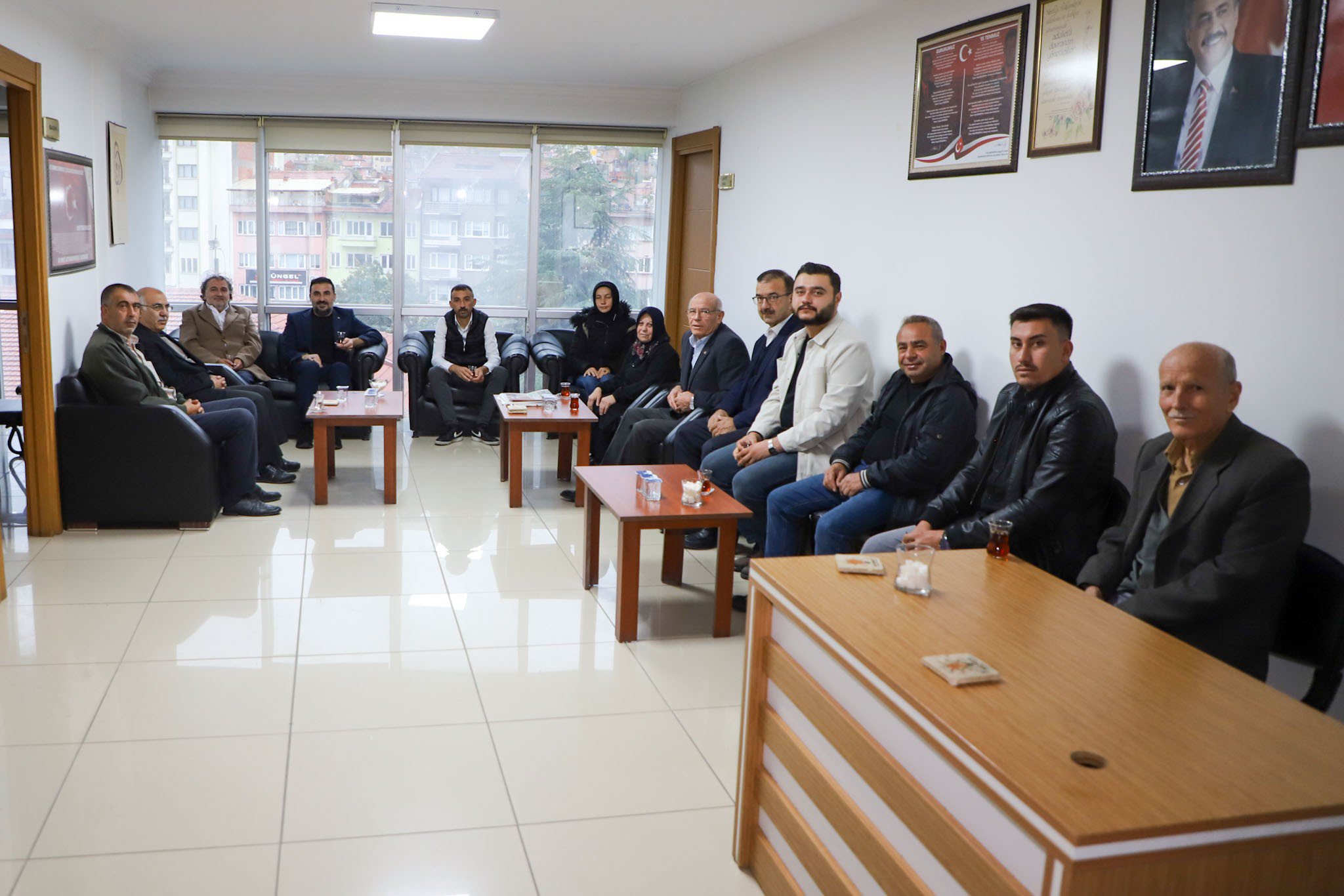 Özgür Kavak haftaya vatandaşlarla başladı: Kapısı da gönlü de açık 2 Özgür Kavak haftaya vatandaşlarla başladı: Kapısı da gönlü de açık