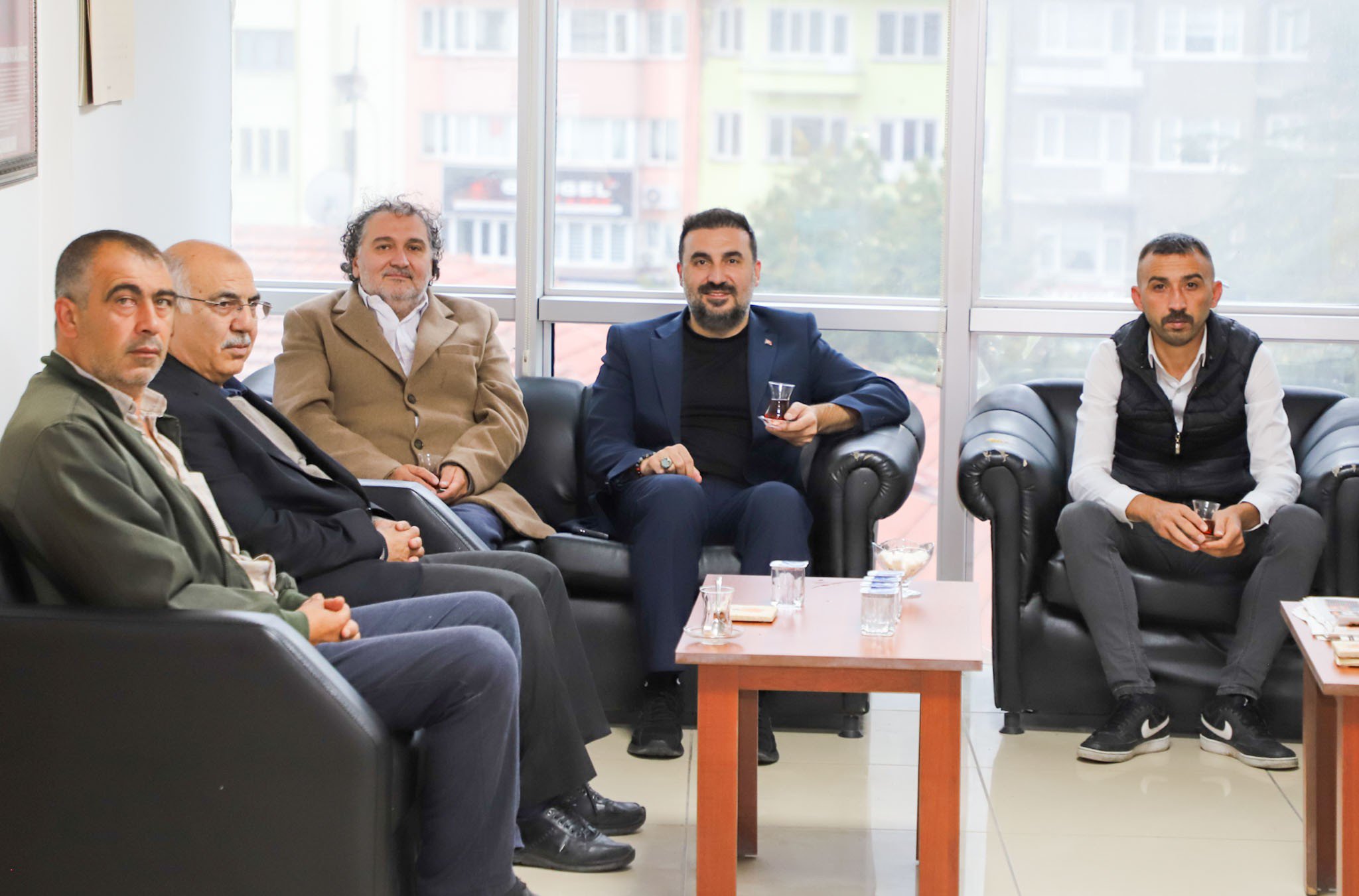 Özgür Kavak haftaya vatandaşlarla başladı: Kapısı da gönlü de açık 1 Özgür Kavak haftaya vatandaşlarla başladı: Kapısı da gönlü de açık