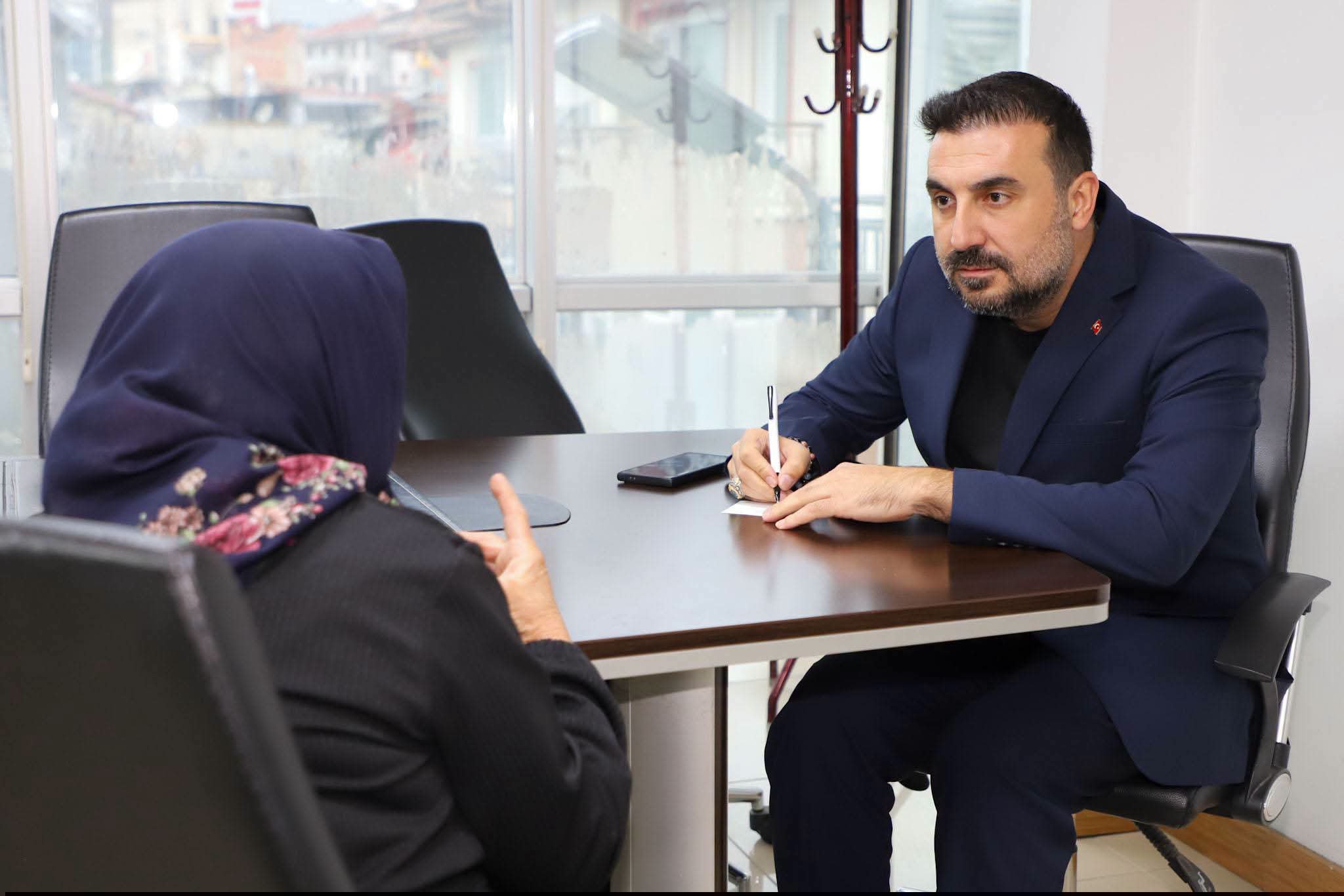 AK Parti Afyonkarahisar İl Başkanı Dr. Özgür Kavak, vatandaşların ve