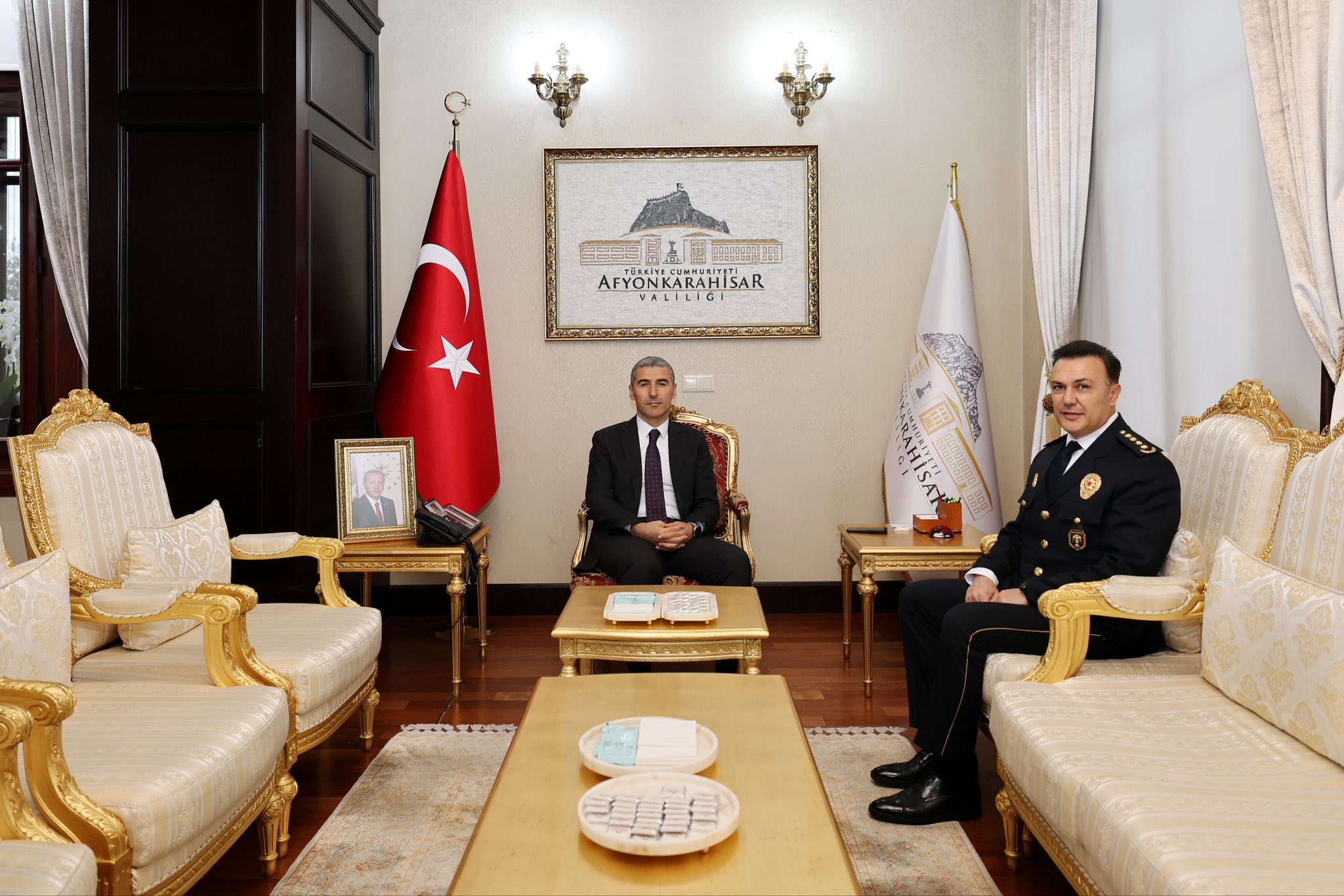 Afyonkarahisar İl Emniyet Müdürlüğü görevine yeni başlayan Gökhan Demirtola, göreve