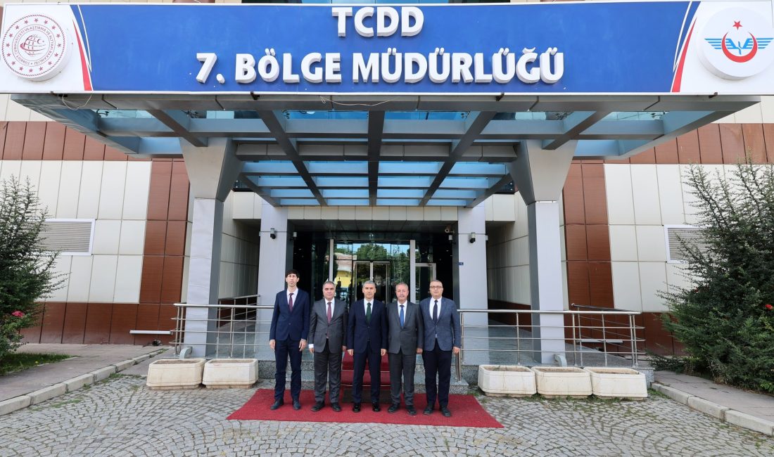Afyonkarahisar Valisi Dr. Naci Aktaş, TCDD 7. Bölge Müdürü Necmettin