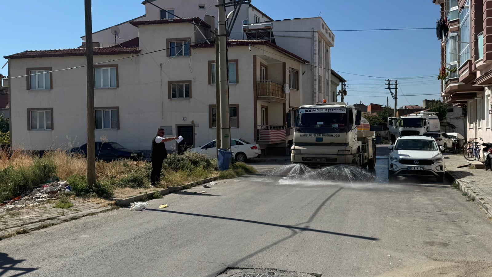 Hisar Mahallesi'nde detaylı temizlik çalışması 4 Hisar Mahallesi'nde detaylı temizlik çalışması
