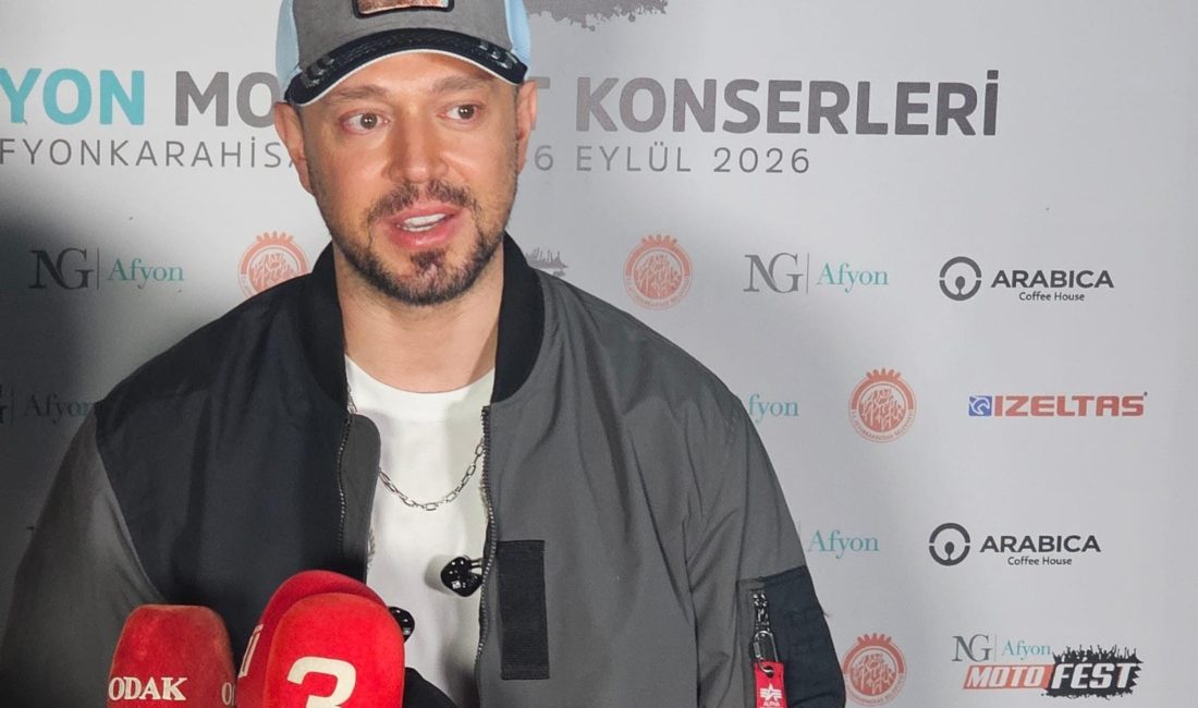 Afyon Motofest’in final gününde sahne alan ünlü sanatçı Murat Boz,