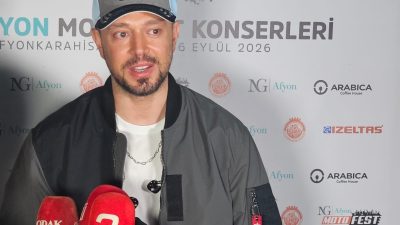 Afyon Motofest’in final gününde sahne alan ünlü sanatçı Murat Boz,