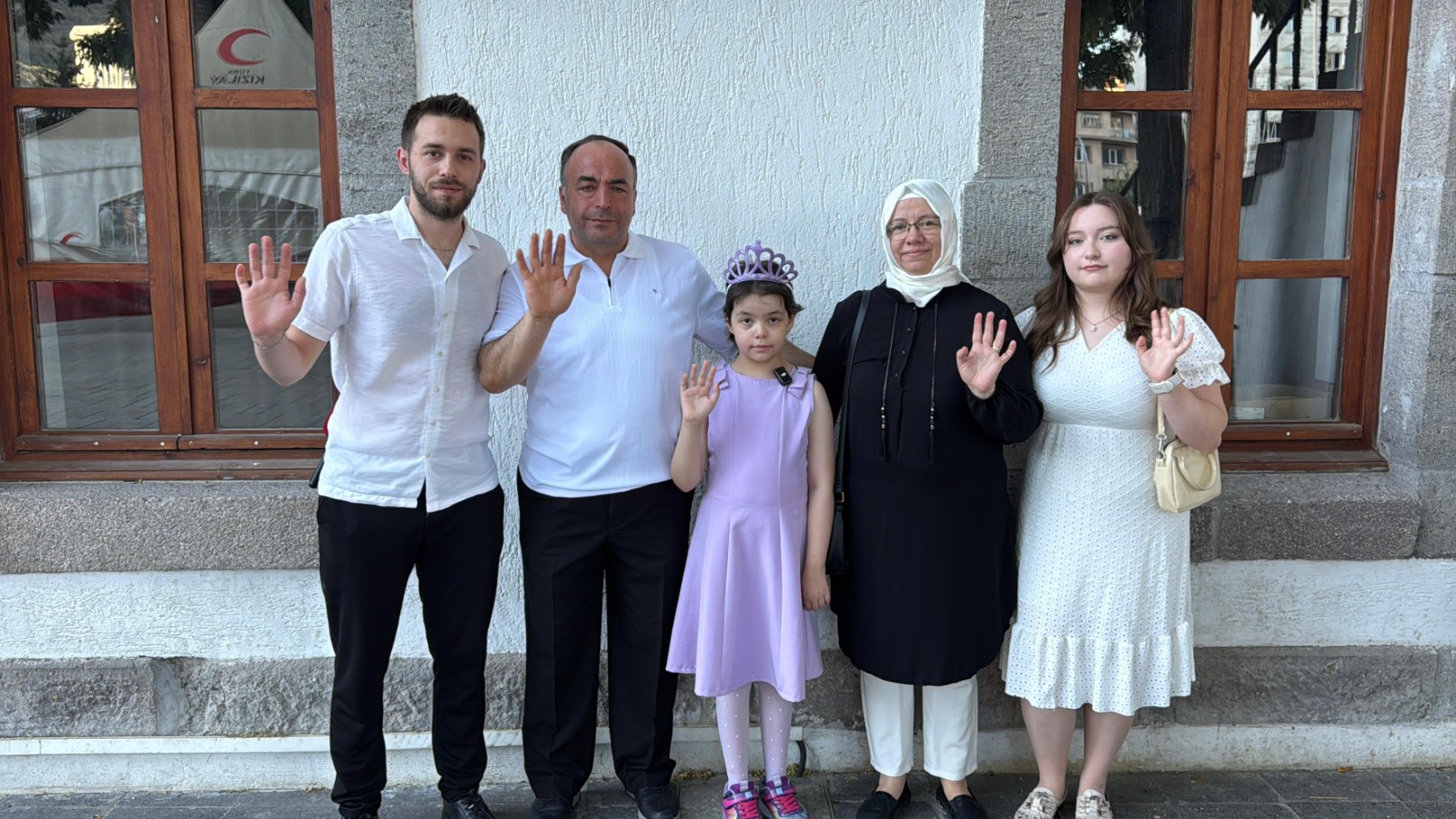 Gülsüm Efsa için balonlar gökyüzüne bırakıldı 3 Gülsüm Efsa için balonlar gökyüzüne bırakıldı