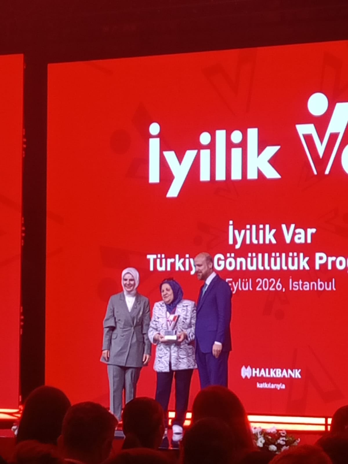 Gül Anneler Derneği’ne “İyilik Var” ödülü 3 Gül Anneler Derneği’ne “İyilik Var” ödülü