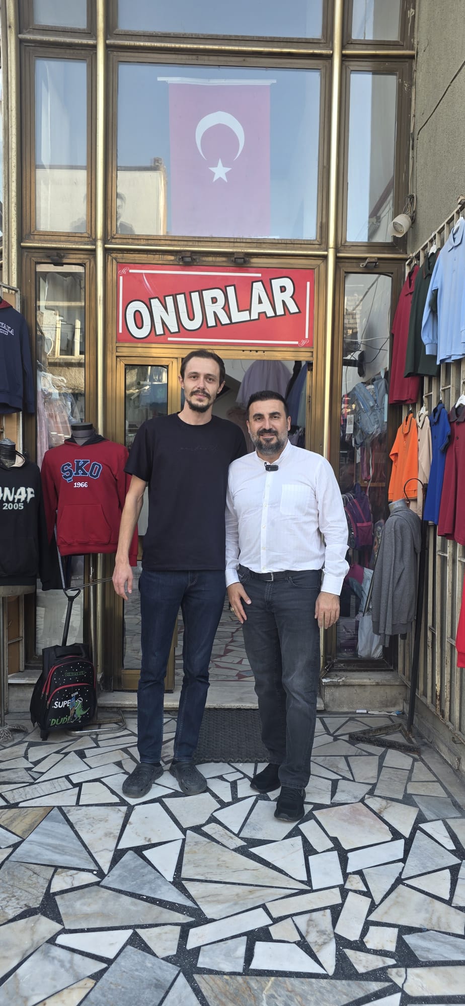Özgür Kavak sahada: Esnafın kapısını tek tek çalıyor