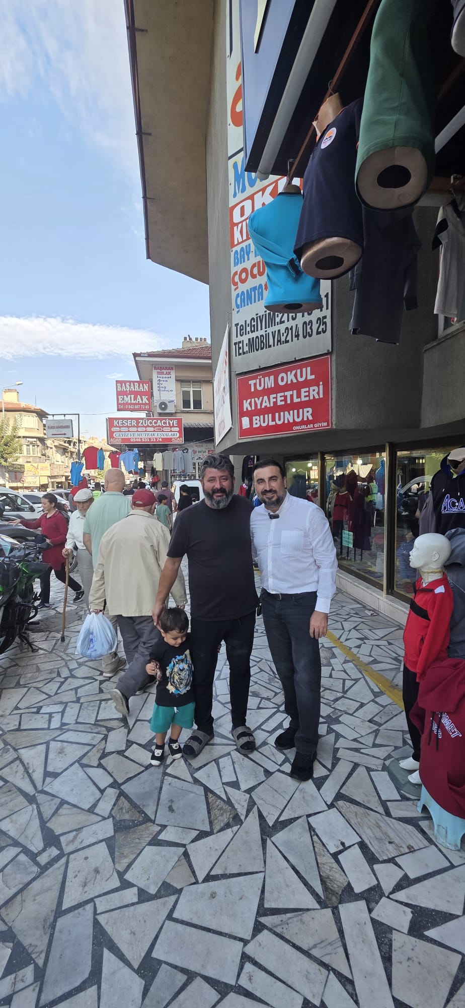 Özgür Kavak sahada: Esnafın kapısını tek tek çalıyor