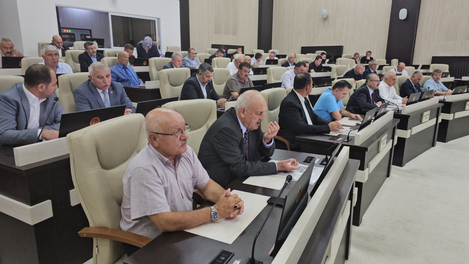 ÖZEL İDAREYE 1 MİLYAR LİRALIK EK BÜTÇE 2 ÖZEL İDAREYE 1 MİLYAR LİRALIK EK BÜTÇE