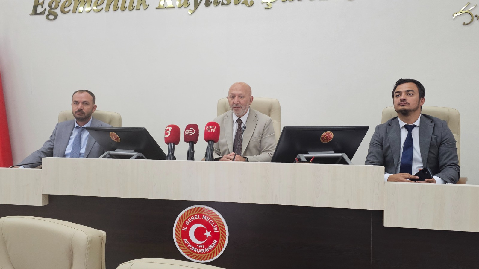 ÖZEL İDAREYE 1 MİLYAR LİRALIK EK BÜTÇE 1 ÖZEL İDAREYE 1 MİLYAR LİRALIK EK BÜTÇE