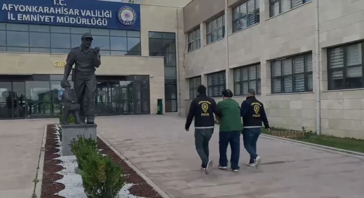 Afyonkarahisar'da hakkında çeşitli dolandırıcılık ve karşılıksız çek suçlarından 146 yıl
