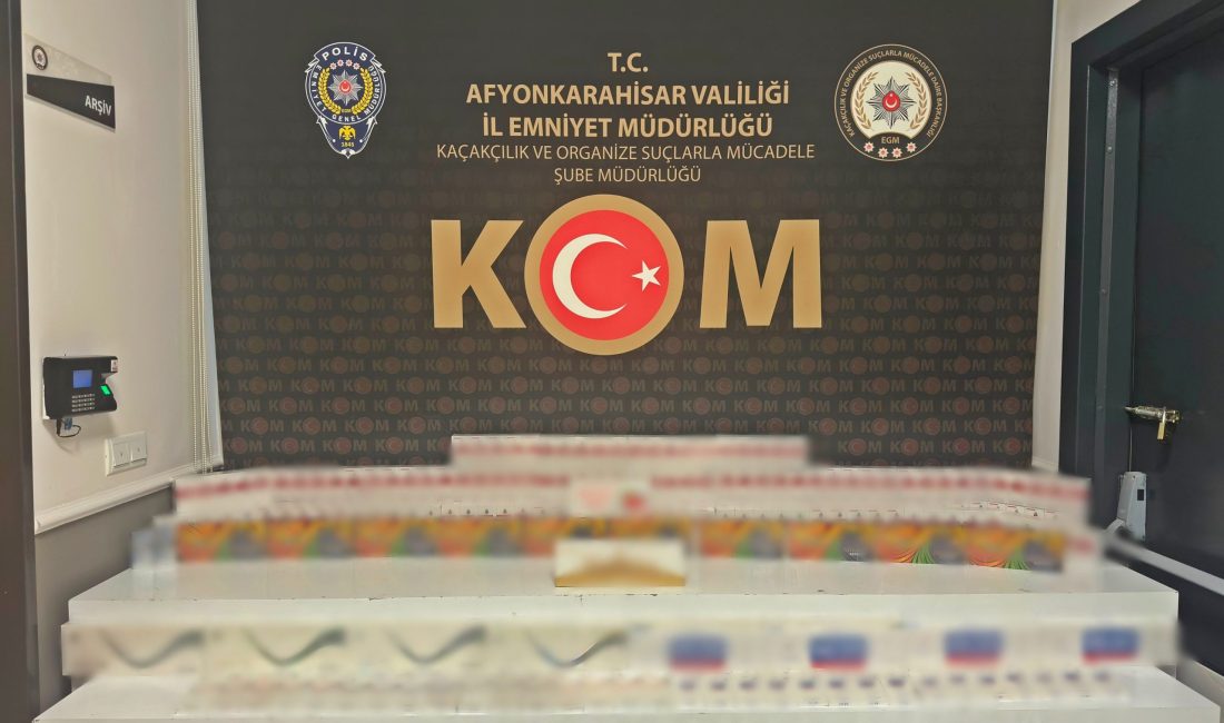 Afyonkarahisar'da polis tarafından durdurulan bir otomobilde yapılan aramada 700 paket