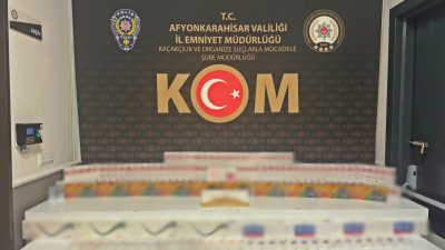 Afyonkarahisar'da polis tarafından durdurulan bir otomobilde yapılan aramada 700 paket