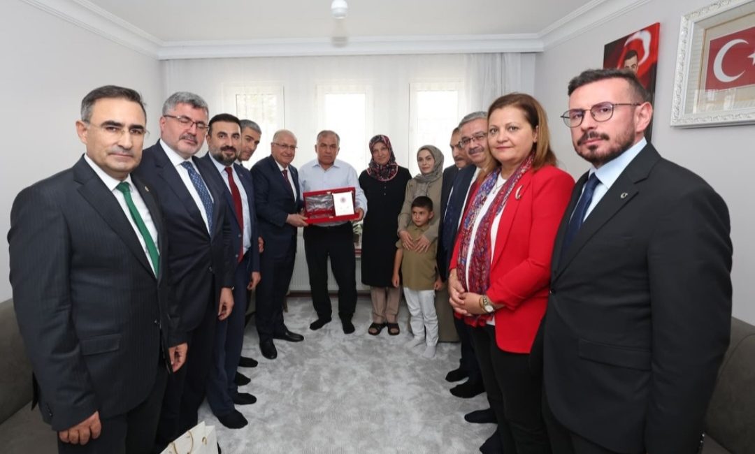 Milli Savunma Bakanı Yaşar Güler, Afyonkarahisar’daki temasları kapsamında şehit Şükrü