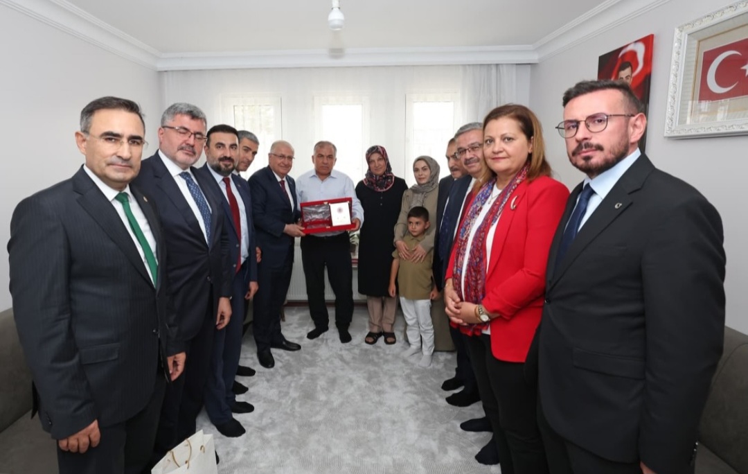Milli Savunma Bakanı Yaşar Güler, Afyonkarahisar’daki temasları kapsamında şehit Şükrü