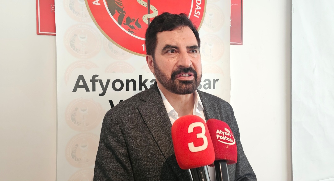 Afyonkarahisar Veteriner Hekimleri Odası’nda yeni dönem başladı. Veteriner hekim Celalettin