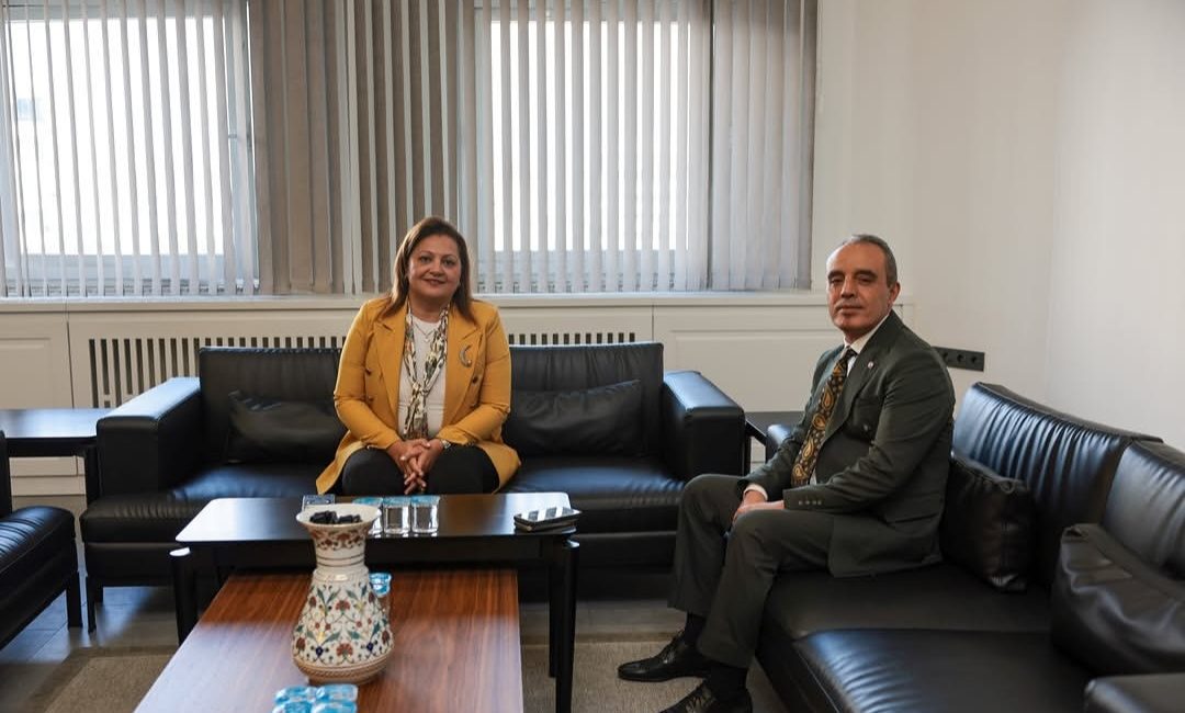 Afyonkarahisar Belediye Başkanı Burcu Köksal, görev yeri değişen İl Emniyet