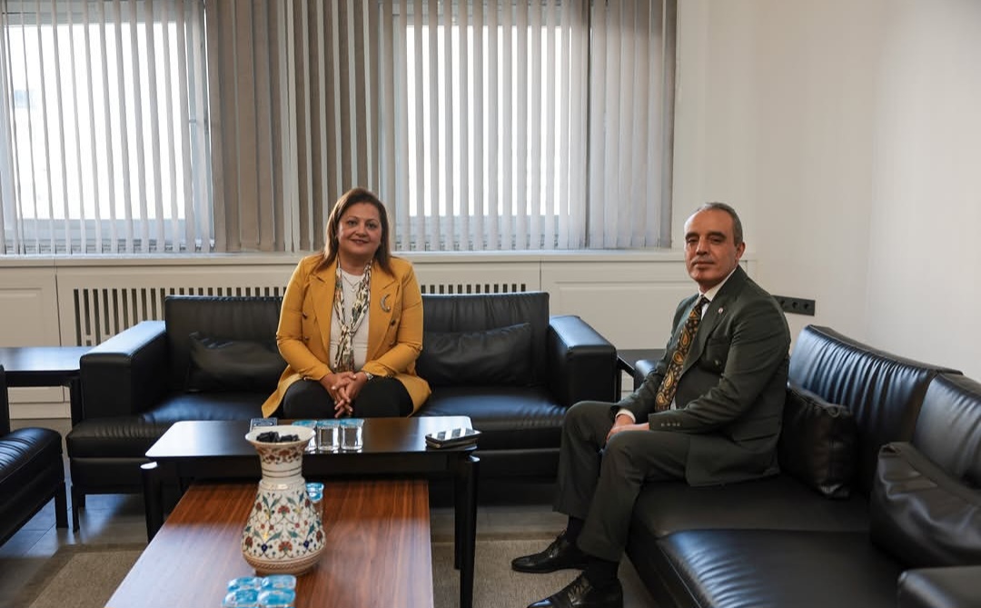 Afyonkarahisar Belediye Başkanı Burcu Köksal, görev yeri değişen İl Emniyet