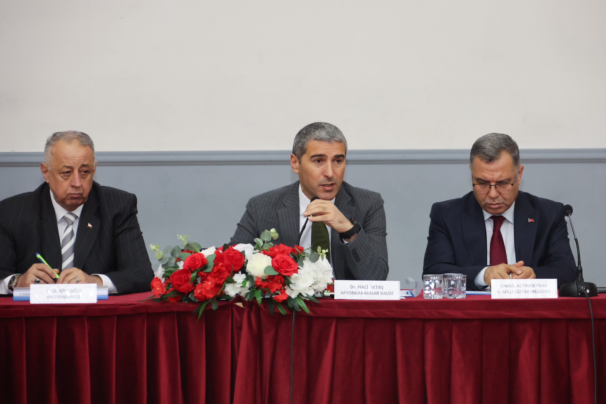 Afyonkarahisar Valisi Dr. Naci Aktaş başkanlığında gerçekleştirilen toplantıda, yeni eğitim-öğretim