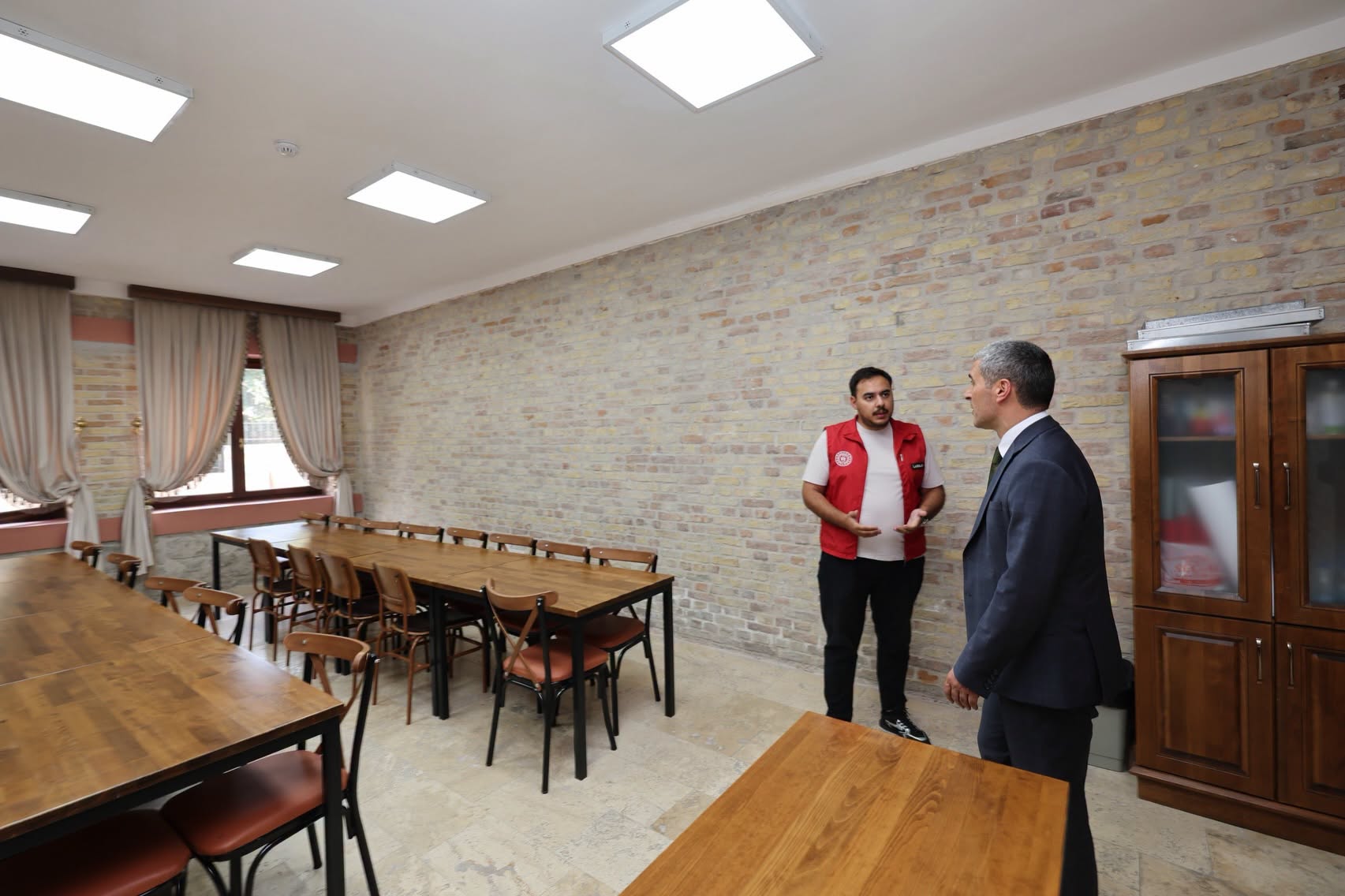 Vali Aktaş, Genç Ofis’i ziyaret etti