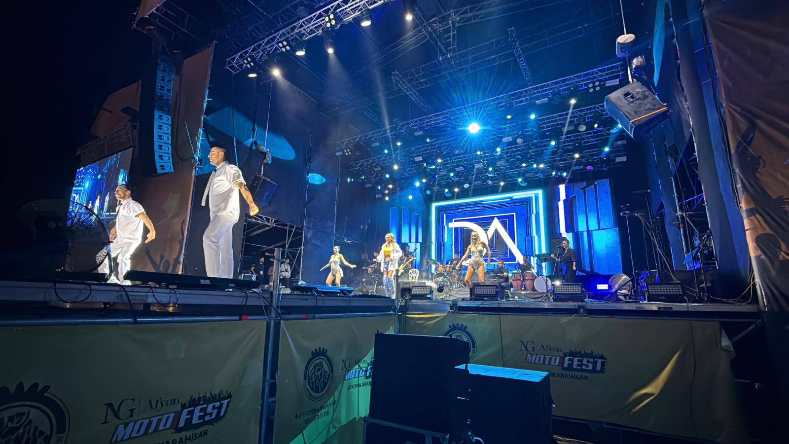 MOTOFEST’TE İKİNCİ GÜN DEMET AKALIN’LA SONA ERDİ 7 MOTOFEST’TE İKİNCİ GÜN DEMET AKALIN’LA SONA ERDİ
