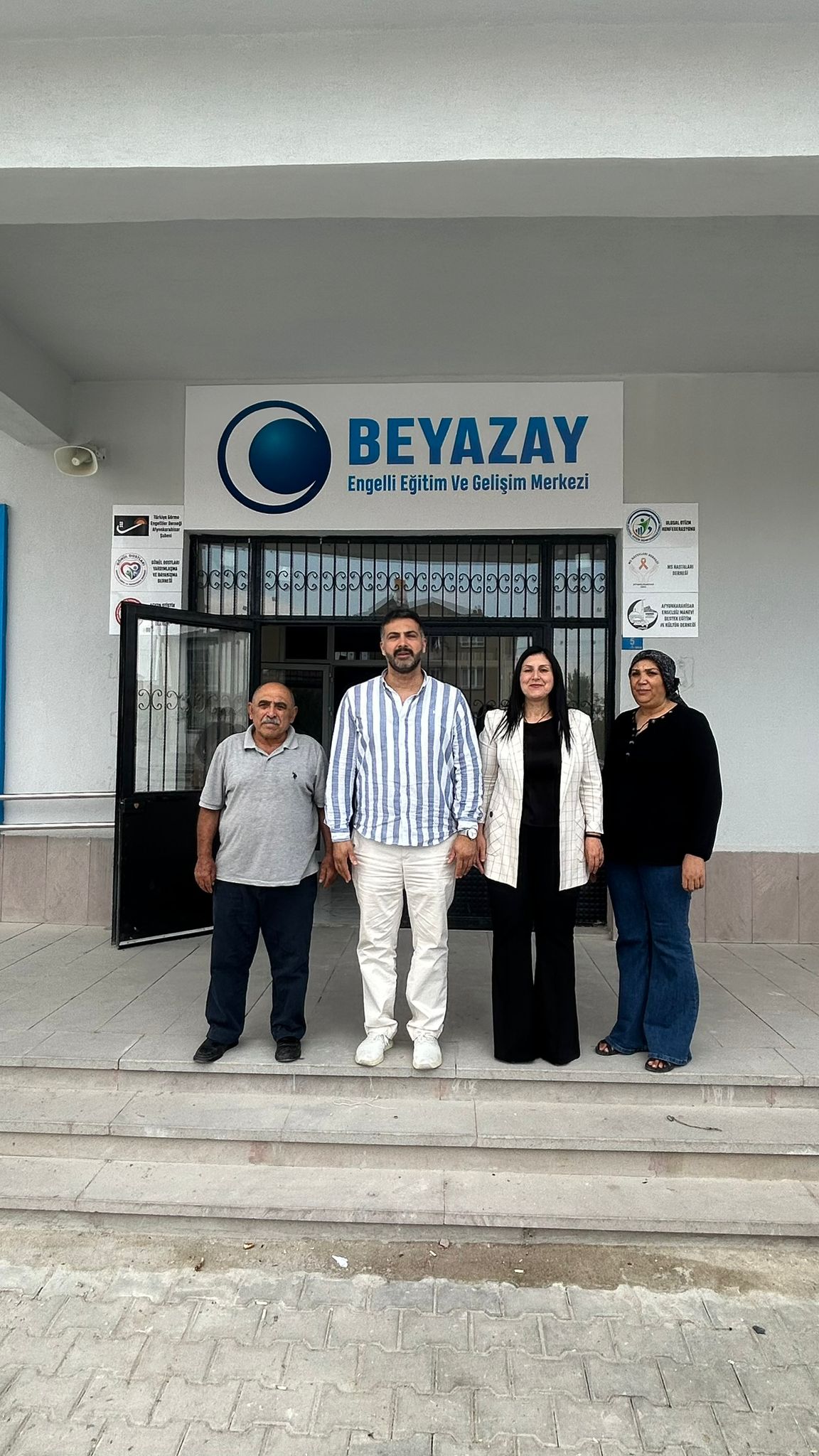 Otizmli bireylerin sağlık hizmetlerine erişimi görüşüldü 2 Otizmli bireylerin sağlık hizmetlerine erişimi görüşüldü