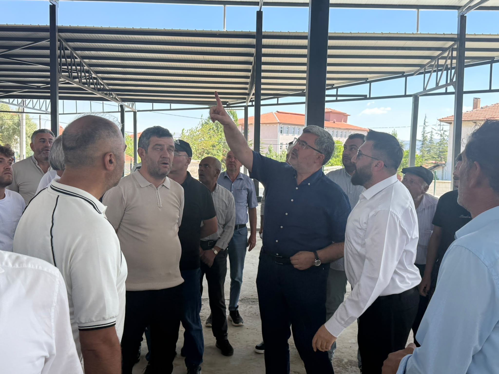 Özkaya, Akharım ve Serban’da saha ziyaretlerini sürdürüyor