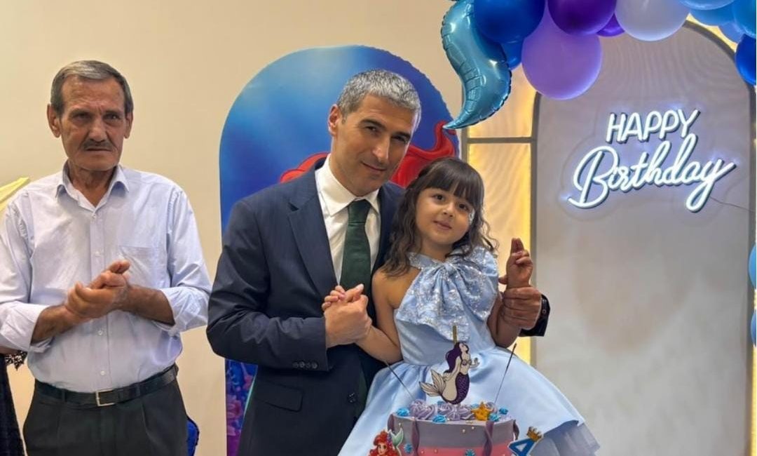 Afyonkarahisar Valisi Dr. Naci Aktaş, şehit Mustafa Tatlı’nın emaneti olan
