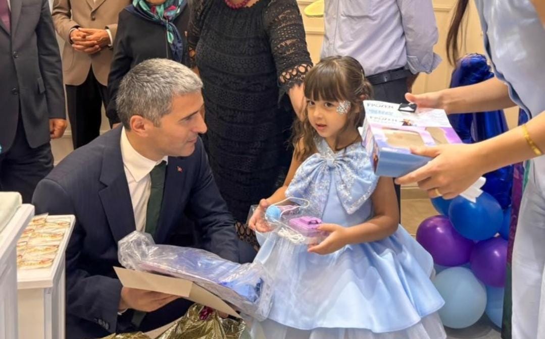 Vali Aktaş, şehit Mustafa Tatlı’nın emaneti İkra’nın mutluluğuna ortak oldu