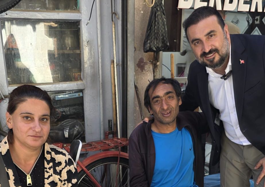 AK Parti Afyonkarahisar İl Başkanı Dr. Özgür Kavak, Berberler Çarşısı’nı