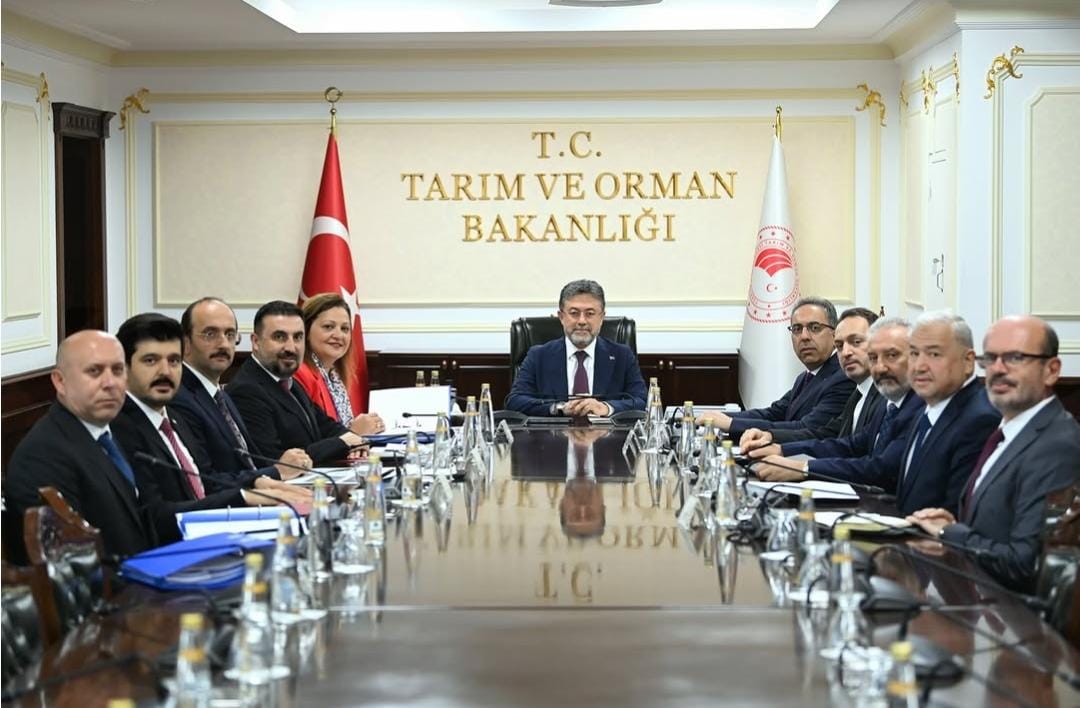 Afyon için güç birliği! Köksal ve Kavak, Bakan Yumaklı ile görüştü 1 Afyon için güç birliği! Köksal ve Kavak, Bakan Yumaklı ile görüştü