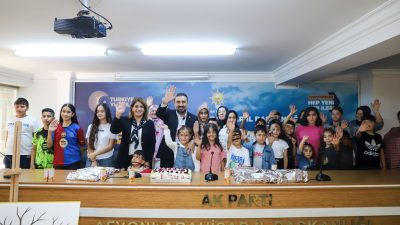 AK Parti Afyonkarahisar İl Başkanı Özgür Kavak, “Okulun Çantam” projesi