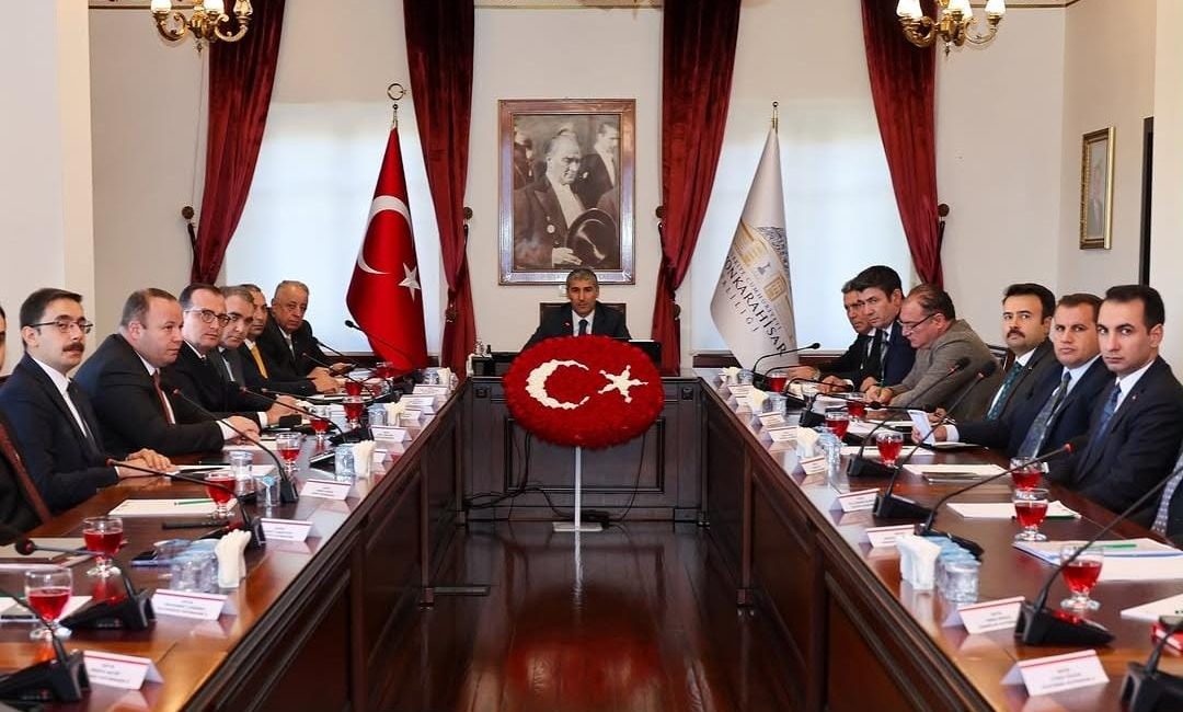 Afyonkarahisar’da Kaymakamlar Toplantısı, Vali Dr. Naci Aktaş’ın başkanlığında, vali yardımcıları