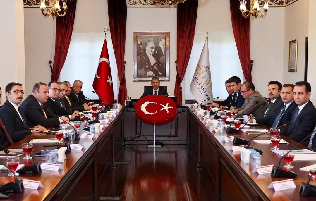 Afyonkarahisar’da Kaymakamlar Toplantısı, Vali Dr. Naci Aktaş’ın başkanlığında, vali yardımcıları