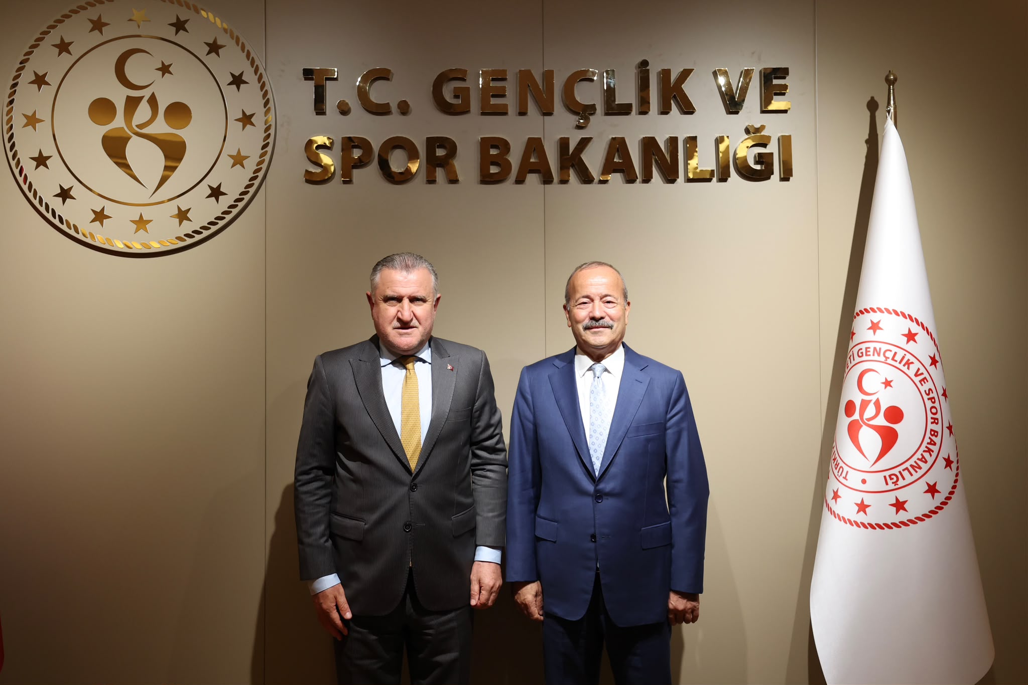 Afyonkarahisar’ın gençlik ve spor alanındaki yatırımları için Ankara’da temaslarını sürdüren