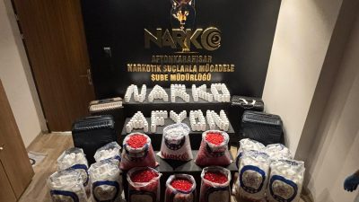 Afyonkarahisar’da polis ekiplerinin zehir tacirlerine yönelik düzenlediği operasyonda durdurulan hafif