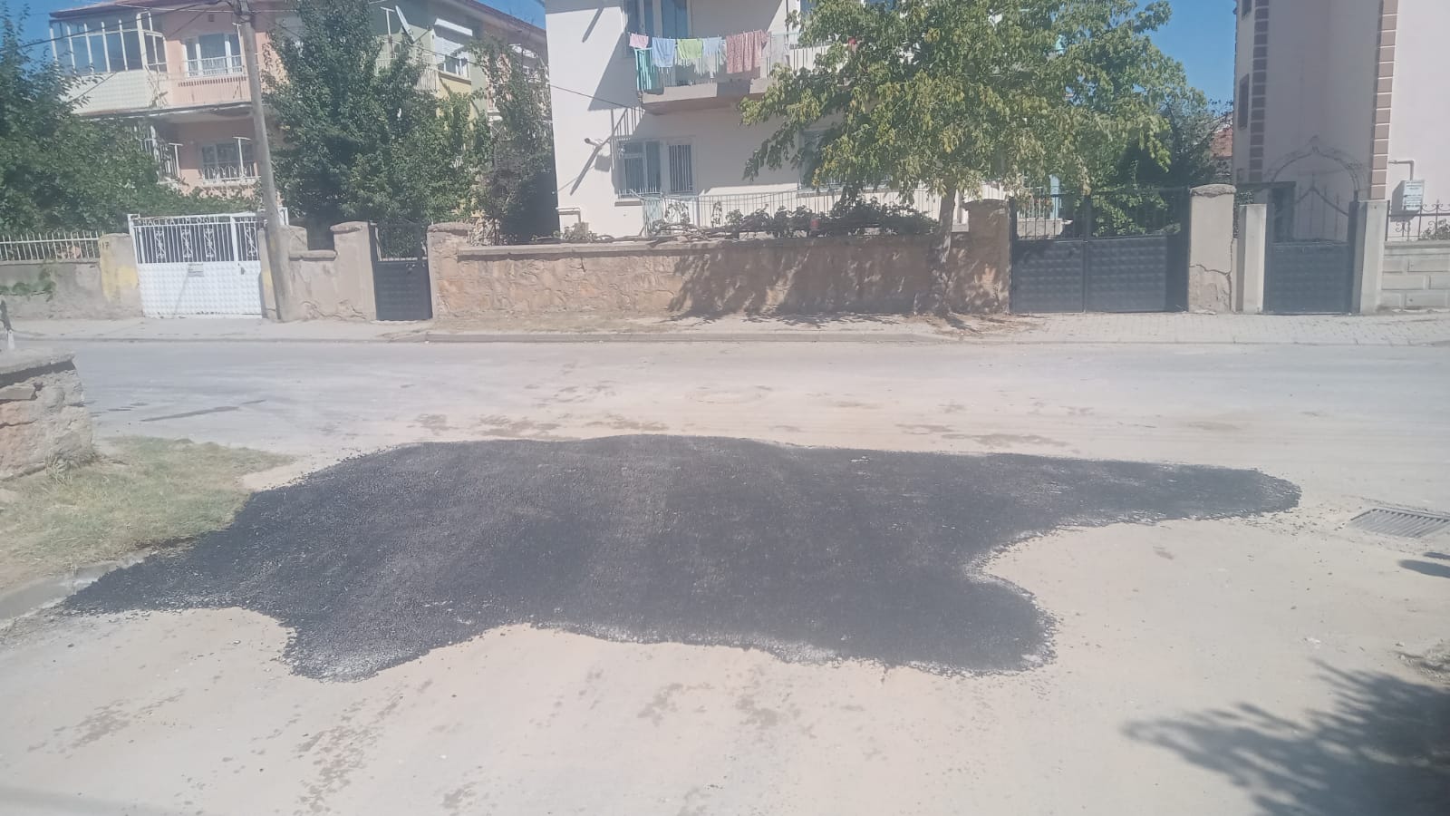 Bolvadin Belediyesi Fen İşleri Müdürlüğü ekipleri, ulaşım güvenliğini artırmak amacıyla
