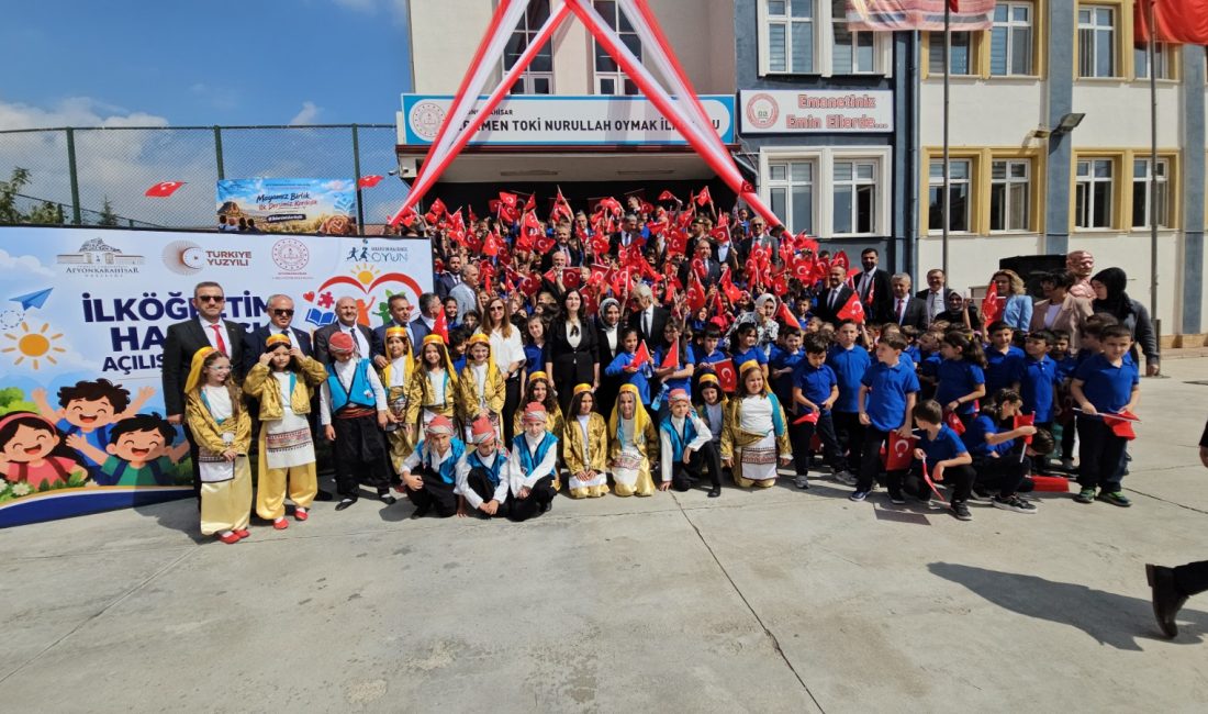 Afyonkarahisar’da 2026-2027 eğitim öğretim yılının başlamasıyla okullarda ilk gün heyecanı