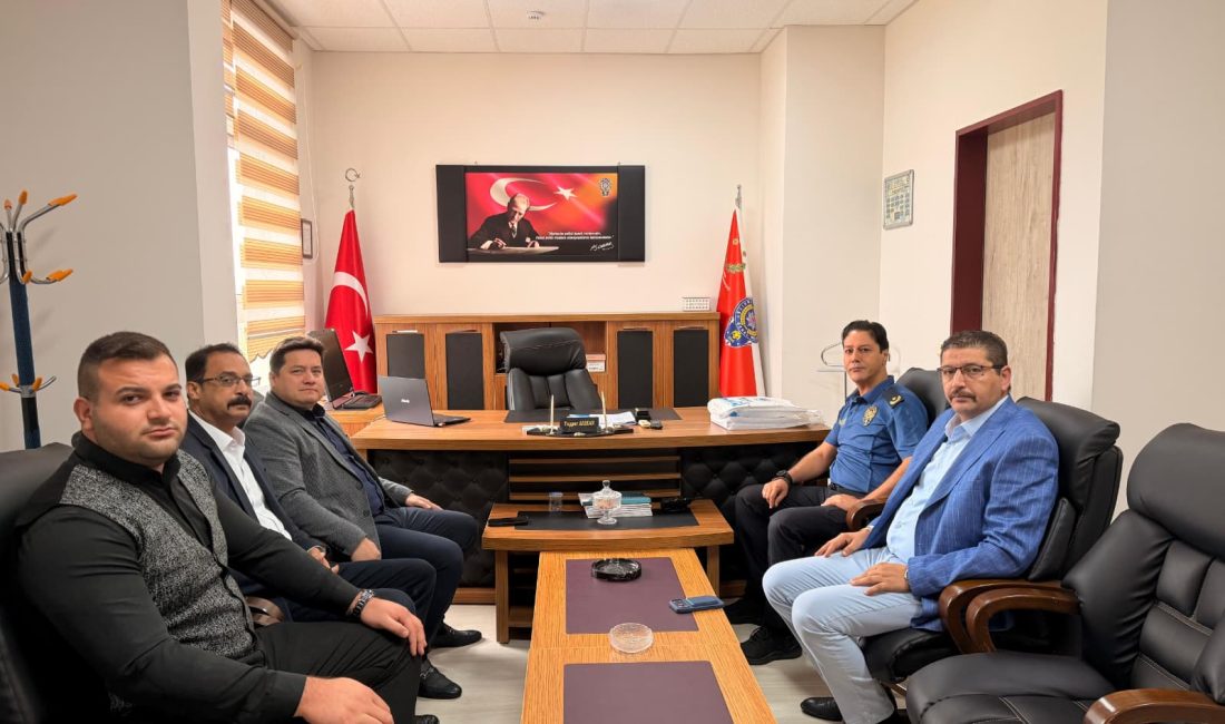 Bolvadin Belediye Başkanı Derviş Aynacı, Belediye Başkan Yardımcısı Sadri Bayram,