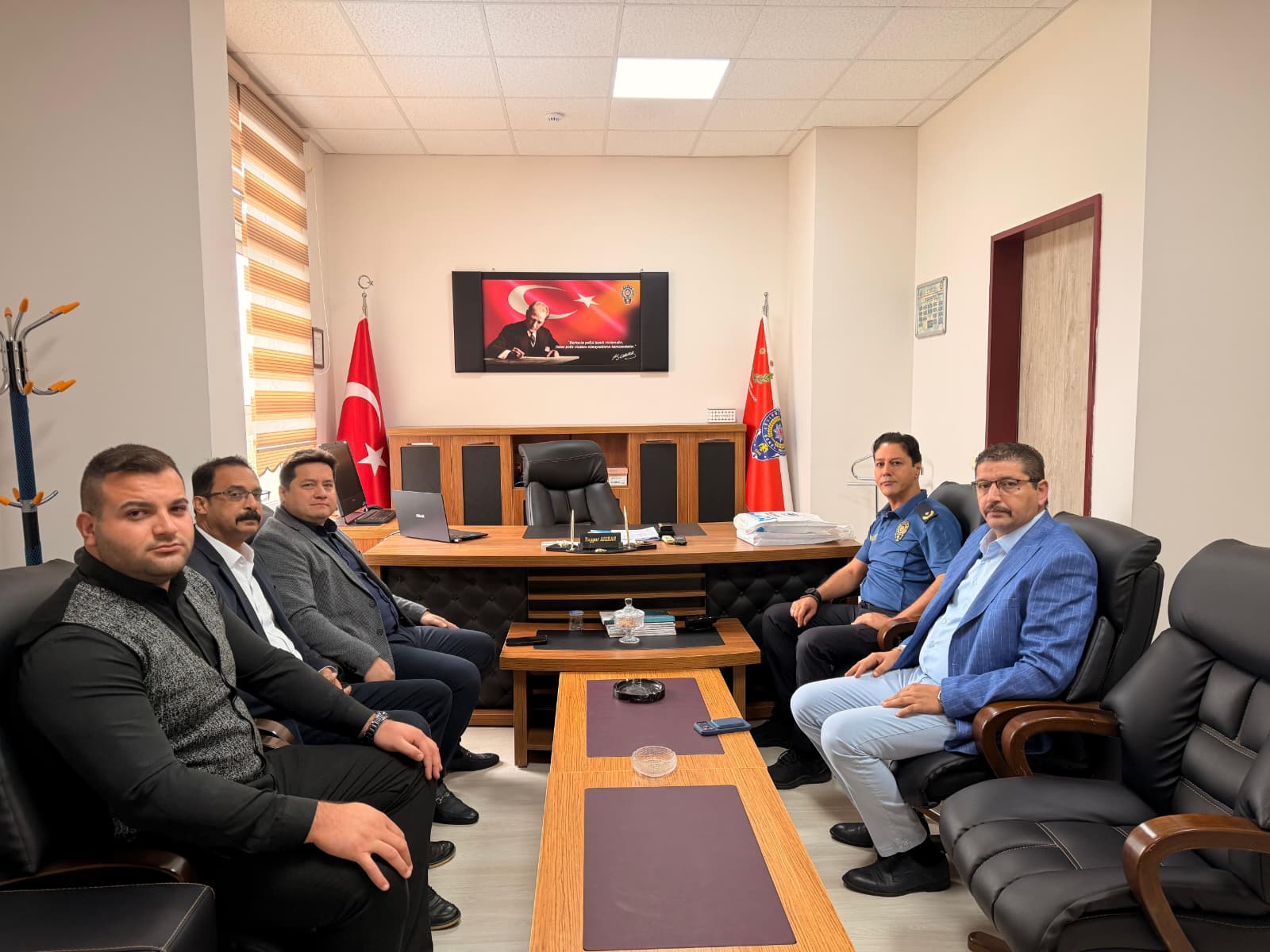Bolvadin Belediye Başkanı Derviş Aynacı, Belediye Başkan Yardımcısı Sadri Bayram,