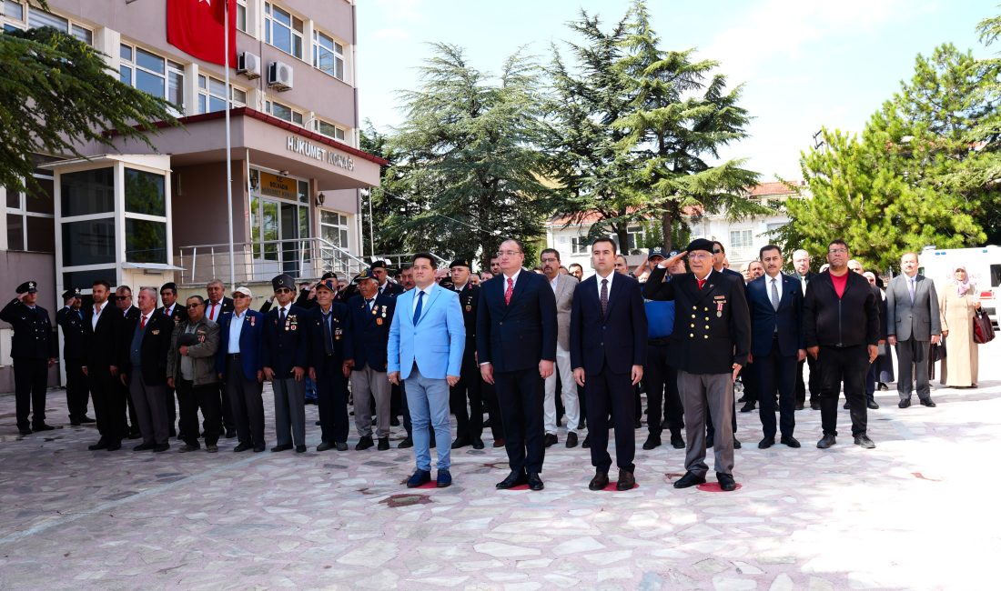 19 Eylül Gaziler Günü dolayısıyla Bolvadin Kaymakamlığı önünde tören düzenlendi.
